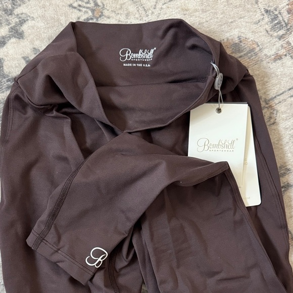 NWT XS bombshell Sportswear Hi-rise leggings with back pockets and scrunch - Picture 3 of 4